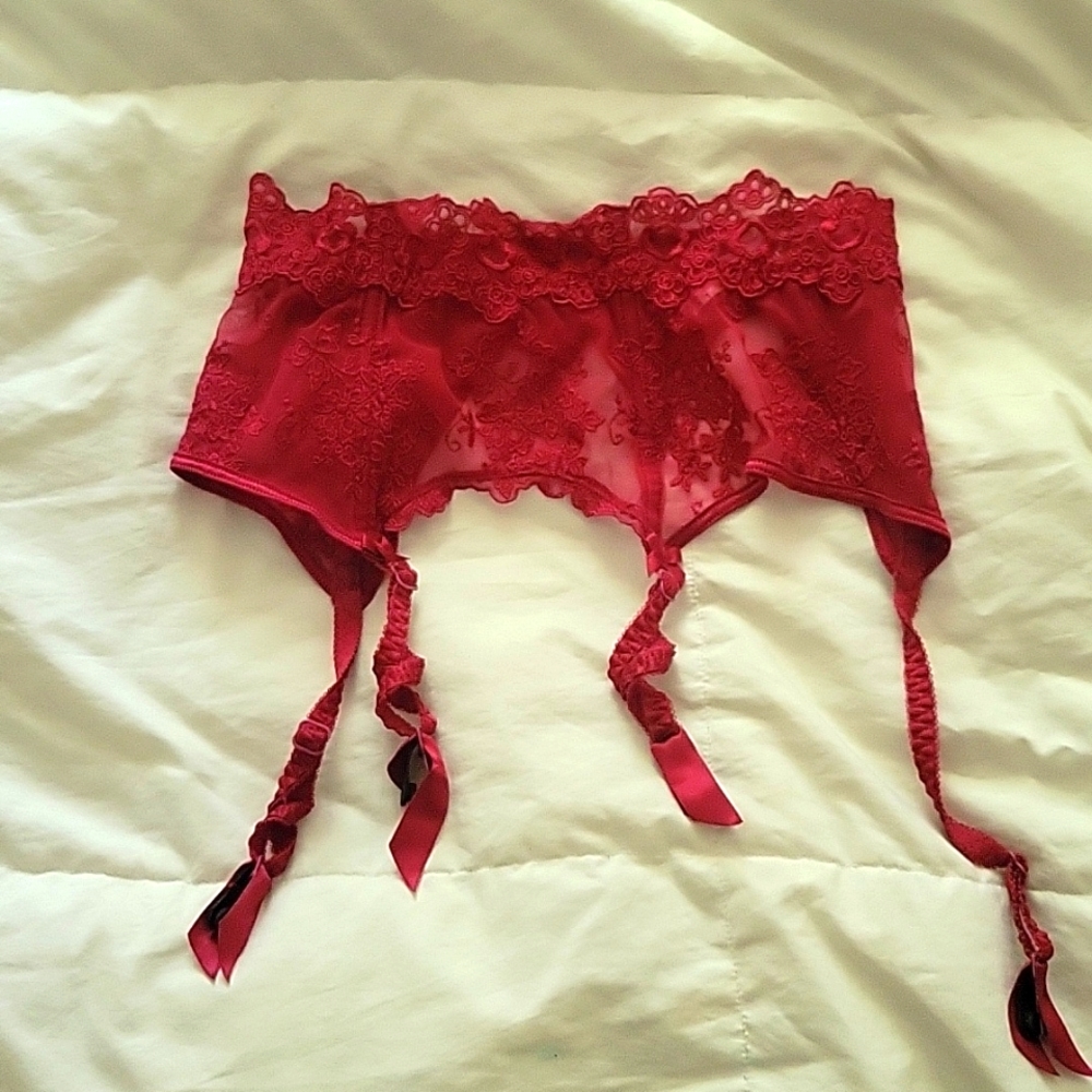 Strap garter - Picture 2 of 2